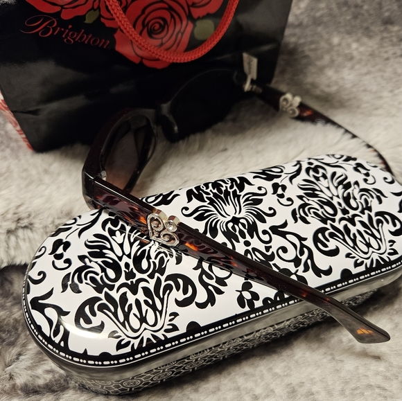 New Brighton Sunglasses - Picture 4 of 12